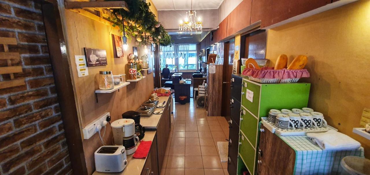 Escape Backpackers Kk Hostel โกตาคินาบาลู ภายนอก รูปภาพ