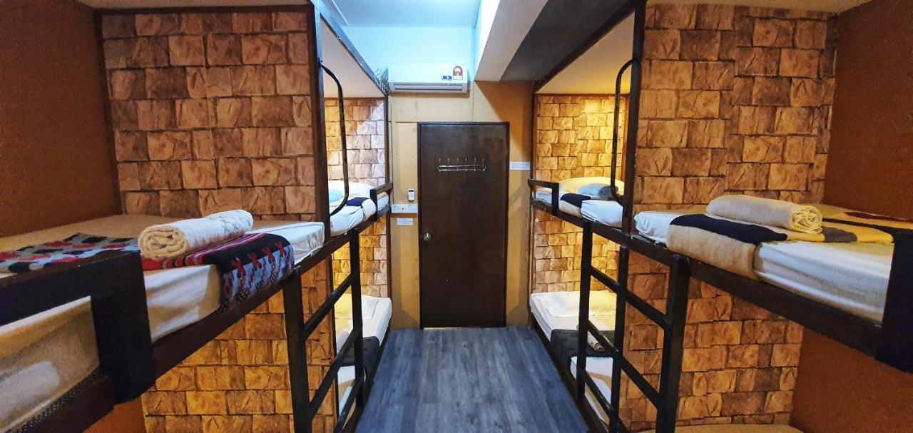 Escape Backpackers Kk Hostel โกตาคินาบาลู ภายนอก รูปภาพ