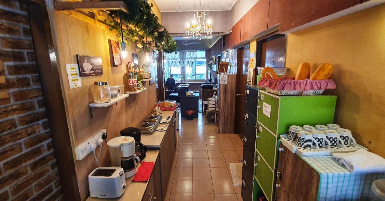 Escape Backpackers Kk Hostel โกตาคินาบาลู ภายนอก รูปภาพ