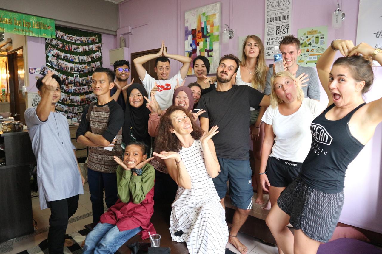 Escape Backpackers Kk Hostel โกตาคินาบาลู ภายนอก รูปภาพ