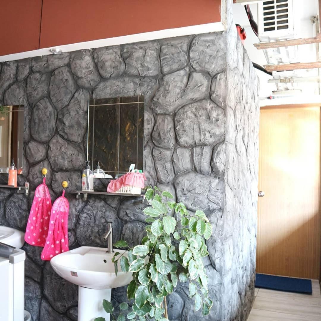 Escape Backpackers Kk Hostel โกตาคินาบาลู ภายนอก รูปภาพ