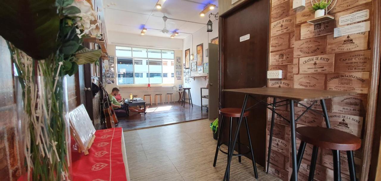 Escape Backpackers Kk Hostel โกตาคินาบาลู ภายนอก รูปภาพ