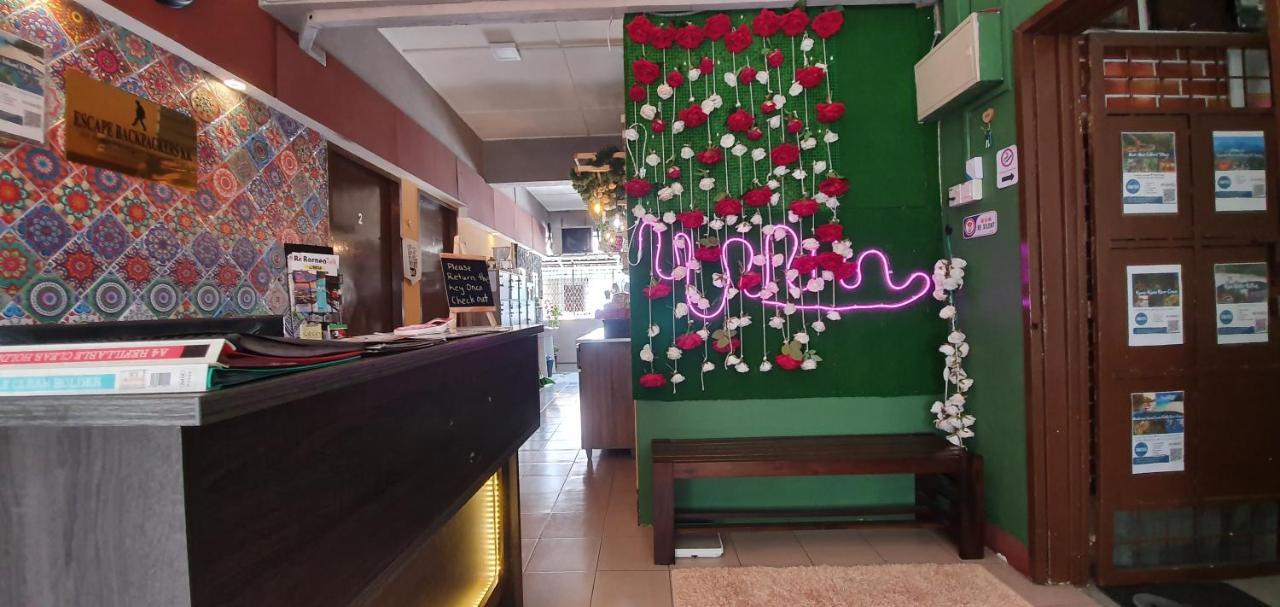 Escape Backpackers Kk Hostel โกตาคินาบาลู ภายนอก รูปภาพ